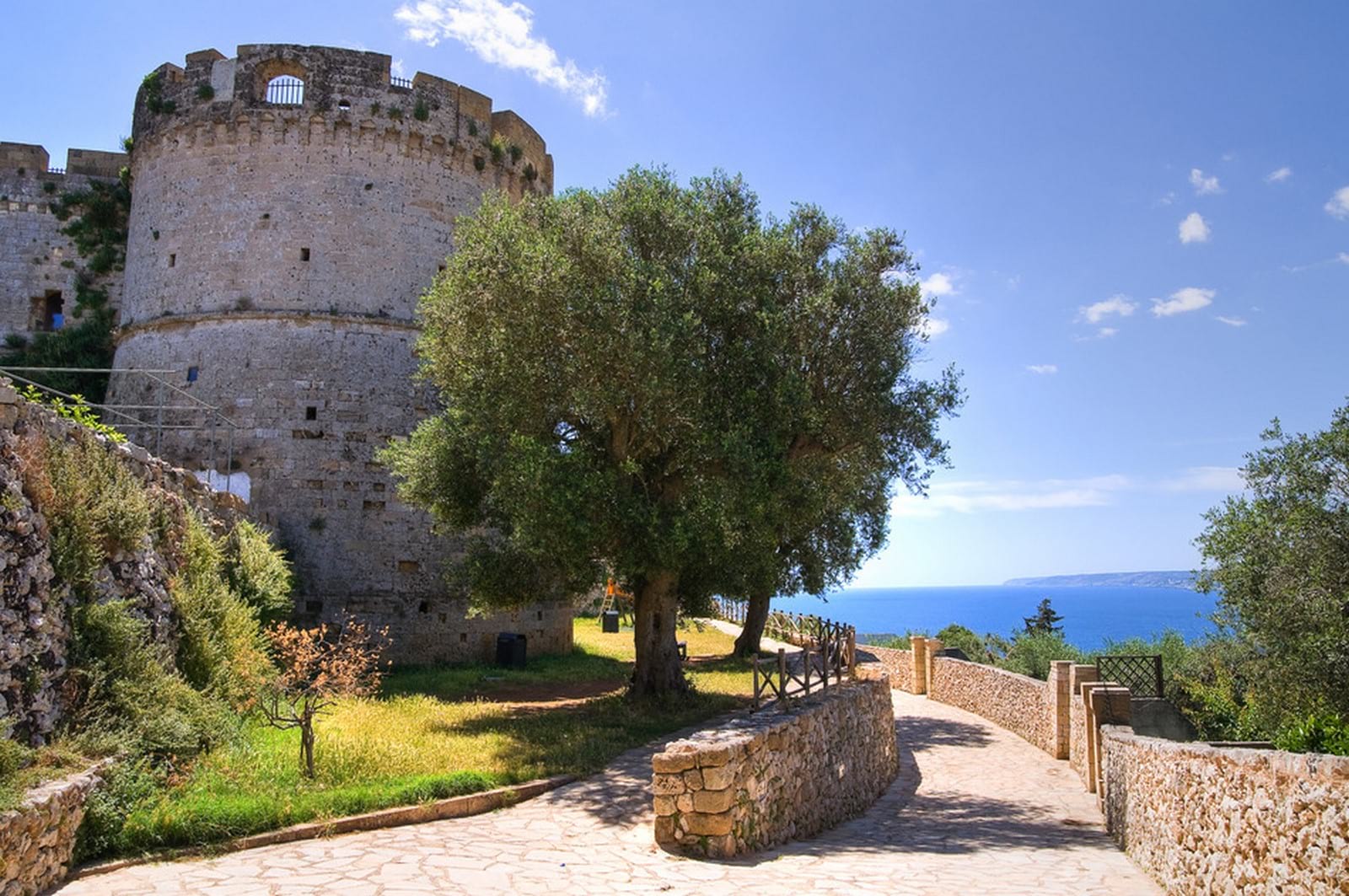 Le mura di Castro