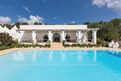 Villa extralusso con trulli e piscina per vacanze in Italia