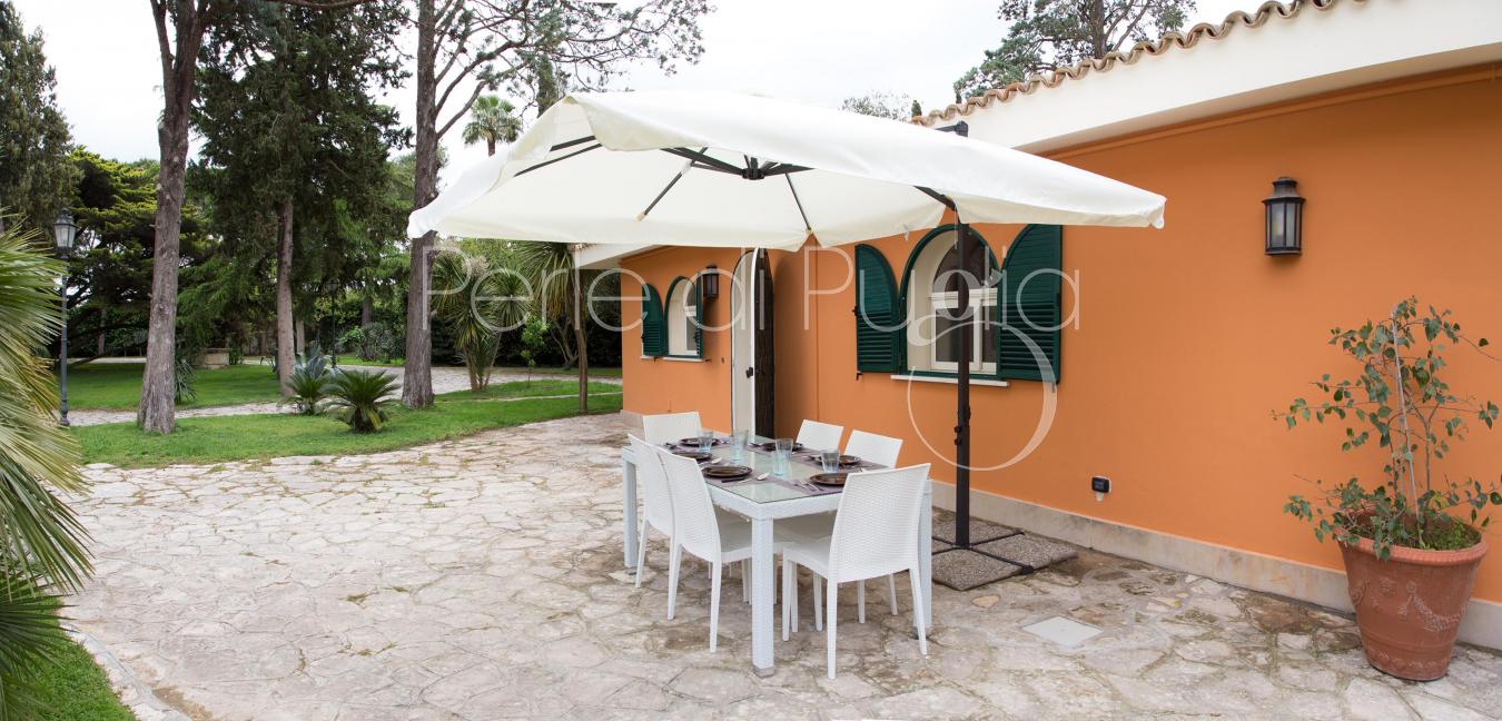 Petite villa avec piscine à quelques kilomètres du centre de lecce.