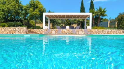 Prendere il sole a bordo piscina: il top per vacanze nel cuore del Salento