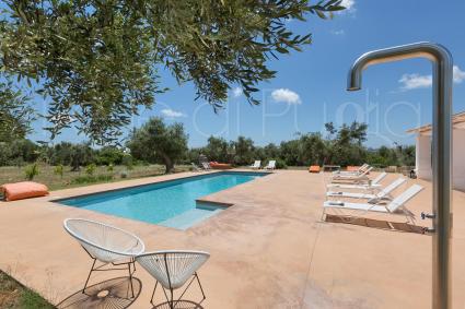 Con Solarium e aree esterne attrezzate, la villa è il top per godere del sole di Puglia