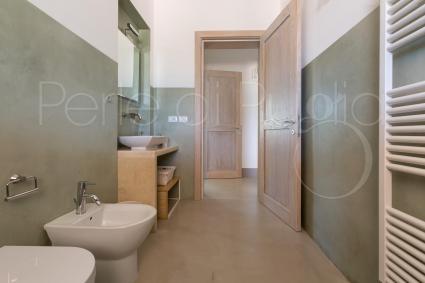 the common bathroom share by the second and third bedrooms