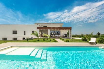Villa with swimming pool for 3 guests