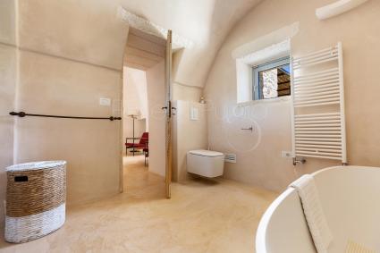 TRULLO PERGOLA - La camera matrimoniale con bagno doccia en suite