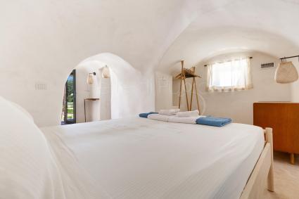 TRULLO PISCINA - Guesthouse composed of large outdoor areas, a double bedroom and bathroom