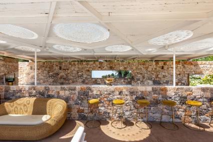 Even the barbecue area of the villa for rent in Ostuni is design