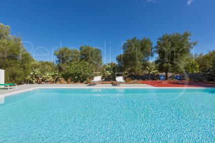 Villa con trullo e piscina per vacanze lusso in Puglia