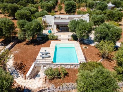 Villa with swimming pool for 6 guests