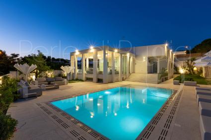 Villa con piscina e 14 posti letto per vacanze in Puglia