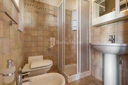 Bathroom with shower 4
