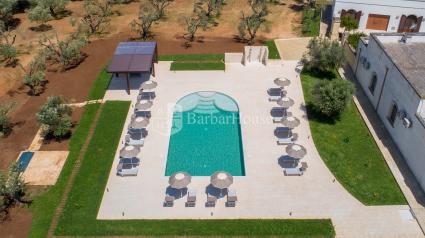 Villa for 19 guests with swimming pool