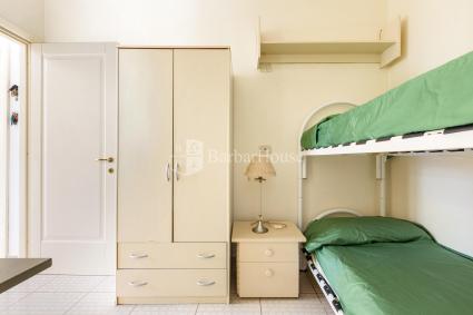 Twin bedroom with bunk bed