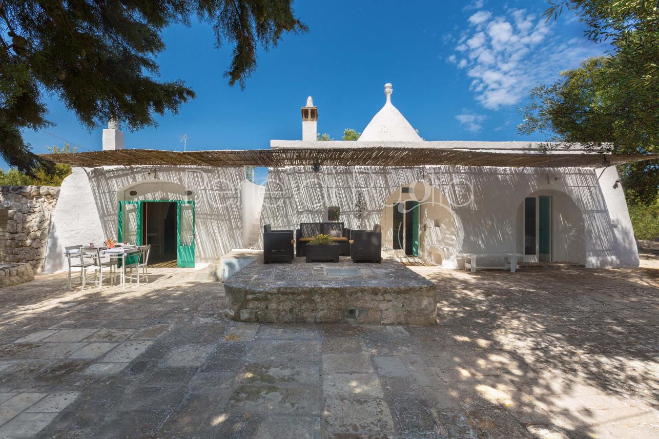 Trullo Bianco charming house for rent in the country for rural tourism